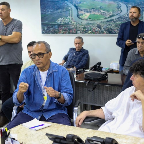Prefeito Neto recebe profissionais do transporte escolar para alinhar melhorias para o serviço